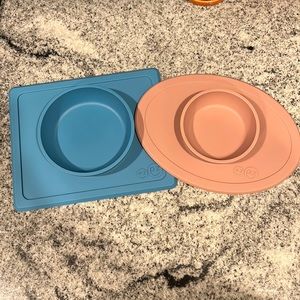 2 ezpz silicone bowls